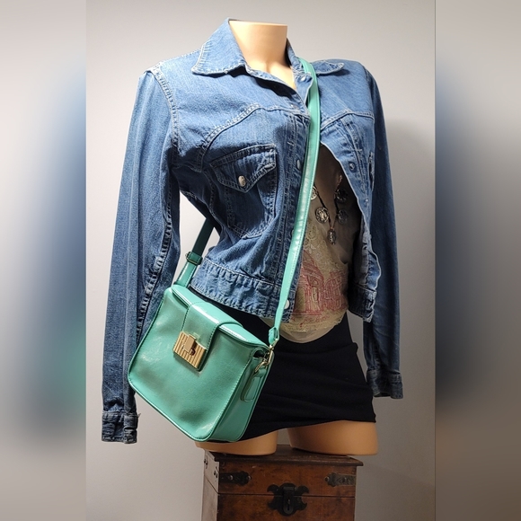 Two Real Cute Green and Cream Color Cross Budy Bags Purses  Small. Vegan Leather - Picture 2 of 6